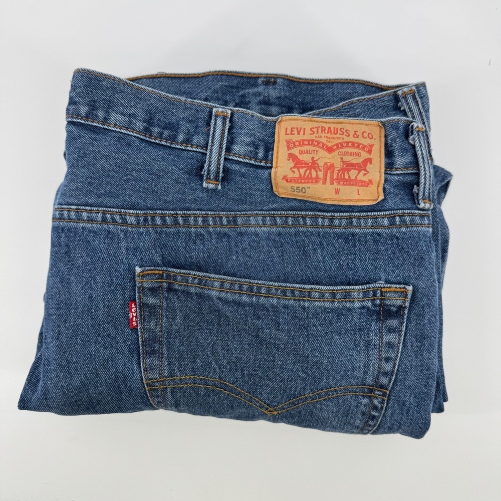 Levi's 550 Relaxed Fit Jeans Mens 46x30 Blue Medium Wash Tapered Leg Denim